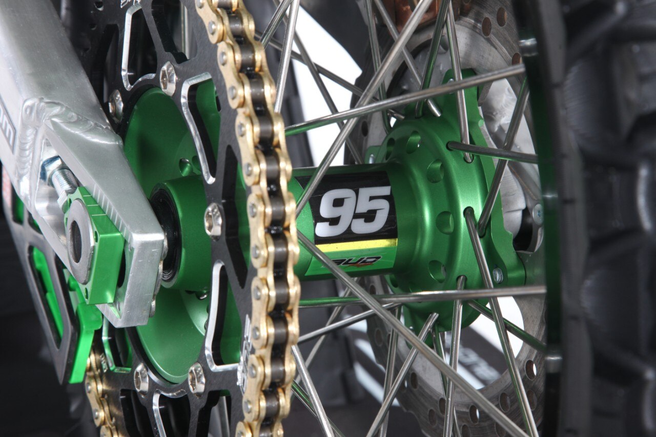 <div class='descrGalleryTitle'>Ruote</div><div class='descrGalleryText'><p>-Corona Bud Racing&nbsp;</p>
</div>